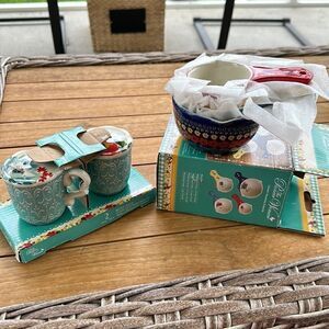 Pioneer Women S&P Shaker & Measuring Cups Bundle